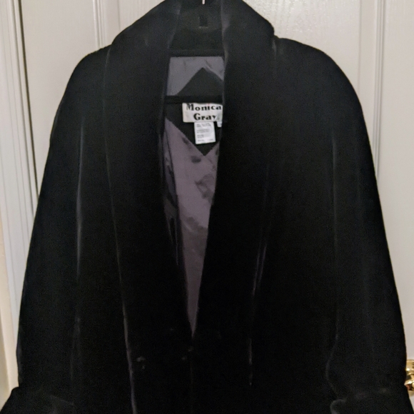 Monica Gray Black Faux Fur Coat Clasp Closure Cuffed Sleeves 2 Pockets Size M - Picture 4 of 5